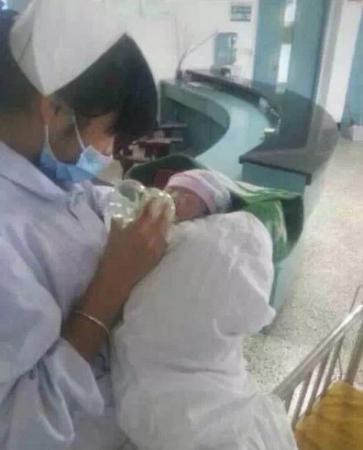 初三女生学校厕所产下男婴后丢弃
