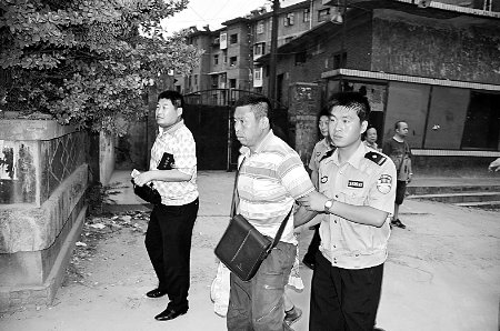 正文 抓捕现场 被抓的嫌疑人□记者马建刚 通讯员王娟邓琪/文图