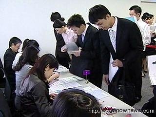 台湾华航航空招募92名空姐 8000人报考(组图)