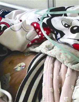 三岁女孩昏迷被送往医院抢救