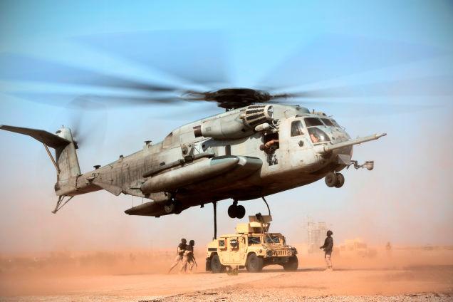  美军 两架 直升机 训练时 相撞 坠毁 12人全部失踪