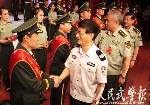 聚焦第13届武警十大忠诚卫士颁奖典礼 图