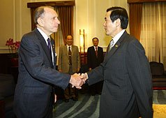 马英九呼吁美国能认真考虑售台F-16C/D战机