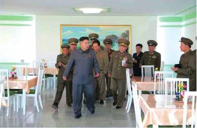 朝鲜承认金正恩有恙 播出走路不便纪录片