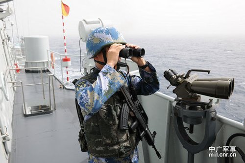 中国军舰遭亚丁湾海盗袭击 海盗错认为商船