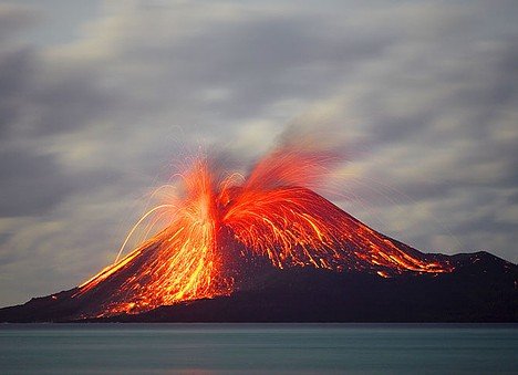 10大火山喷发奇景意大利火山会吐烟圈