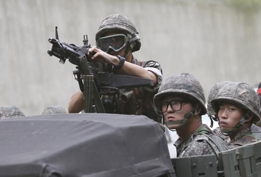 韩军射击训练期间M60机枪走火 1名士兵负伤