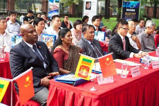 ˹��������ѡ�ٶ����˲μӡ�˹�������ʼһ���