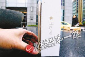 女子买iphone6一个月变弯 苹果店称不能退(图)