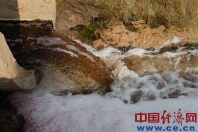 太康龙源纸业污水流经环保局 村民井水遭污染