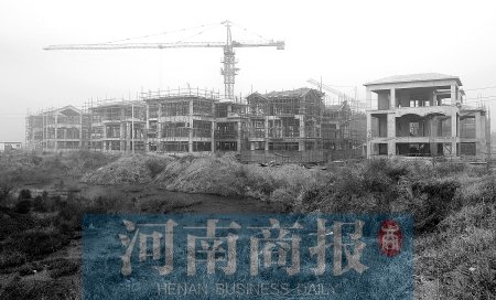 郑州雁鸣湖畔现违建别墅 无许可证已责令停工