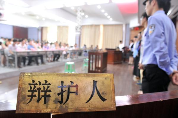 警方刑拘当庭殴打律师疑犯 为"刑九"后全国首例