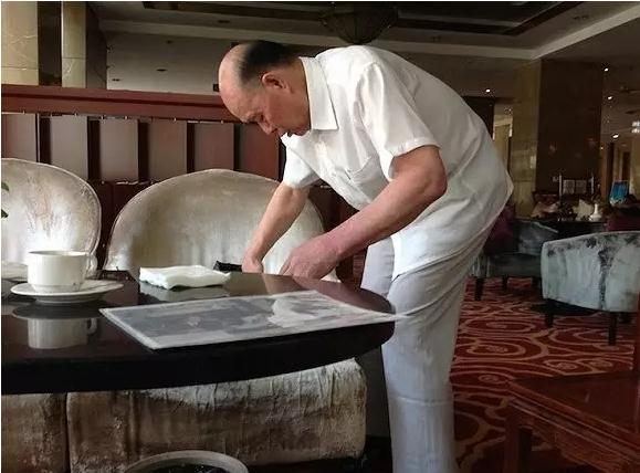 前新华社记者揭露造假被判刑打伤致残 申诉18年