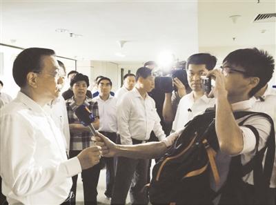 李克强急赴天津 要求对牺牲消防员一视同仁