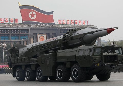 咸镜南道机场滑走路的中程导弹"芦洞"和短程导弹"飞毛腿"共计7枚导弹