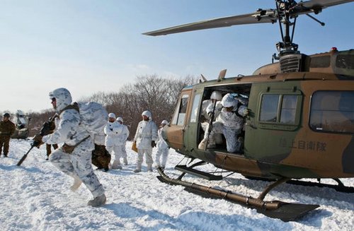 美日冰天雪地联合军演秀亲密