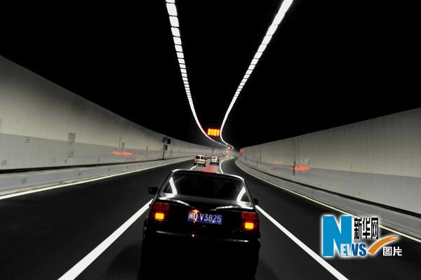 组图:国内首条海底隧道正式通车