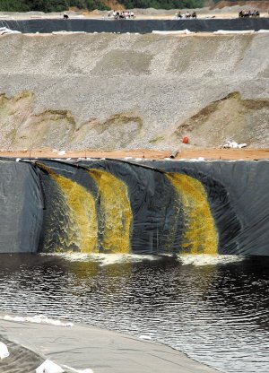 紫金矿业发生二次泄漏 500立方米污水渗入汀江