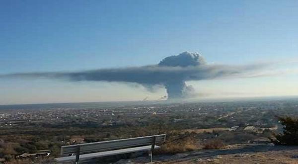 2013年美国德州化肥厂爆炸,也是先发生火灾再爆炸,形成地震和蘑菇云