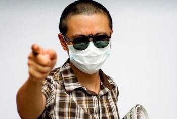 媒体人自述揭黑生涯：戴着墨镜和口罩公开露面