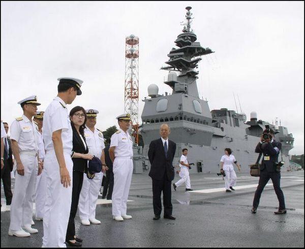 日防相就任后首次视察海自基地 要求“做好对华警戒监视” - 海阔山遥 - . 日防相就任后首次视察海自基地 要求“做好对华警戒监视”