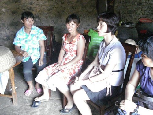 屯昌妇联深入基层慰问<em>农村</em>留守<em>妇女</em>儿童_新闻