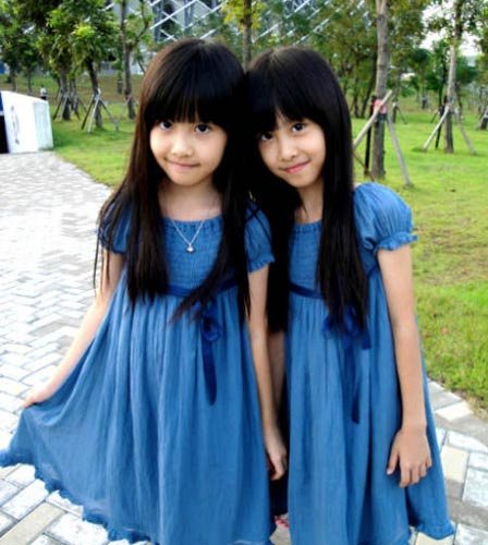台双胞胎姐妹在大陆爆红 被赞最美小萝莉(图)