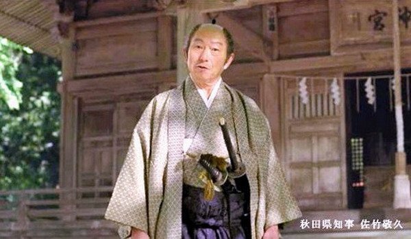 日本一65岁县知事扮古装 拍润喉糖广告(图)_新