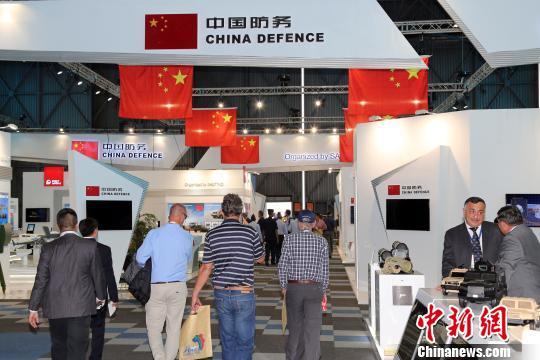 非洲航空航天防务展开幕 中巴携手推介枭龙战机