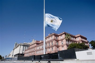 阿根廷全国哀悼列车事故遇难者 驻华使馆降半