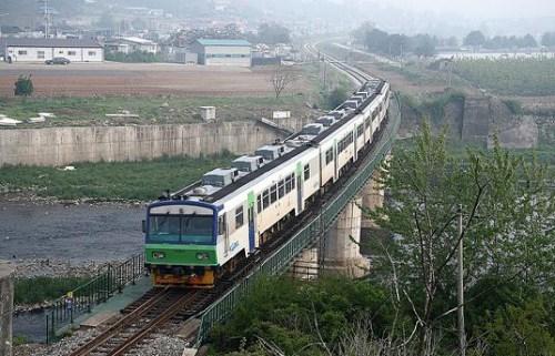 韩媒：韩朝京元线铁路韩方路段70年后启动修复