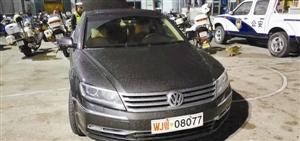 女司机醉驾假军牌车发生交通事故 用水泼交警