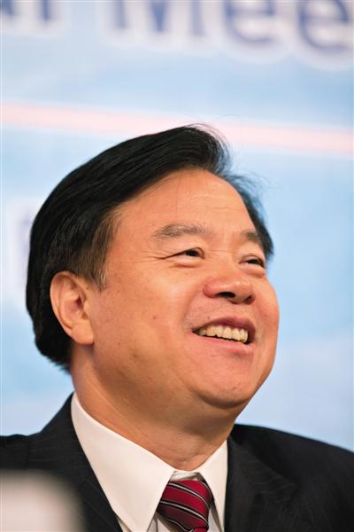 “三桶油”同日宣布换帅 石化双雄利润降八成