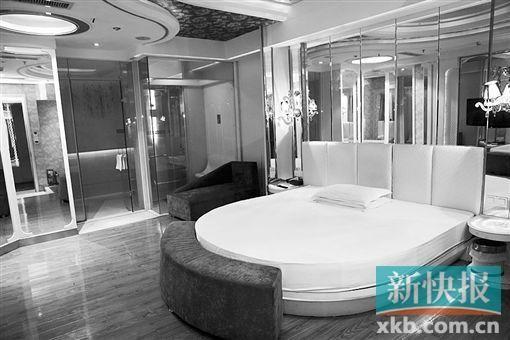 东莞涉黄场所被曝光后营业人员烧毁经营资料(