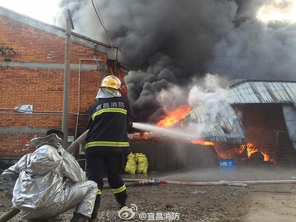 湖北宜昌一塑料厂发生火灾但未爆炸 暂无伤亡