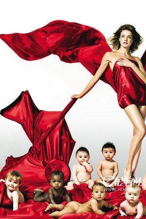 超模纳塔利·沃佳诺娃：美女爱慈善