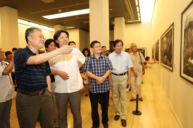 "昆仑情 中国梦"马万国中国画作品展亮相中国美术馆