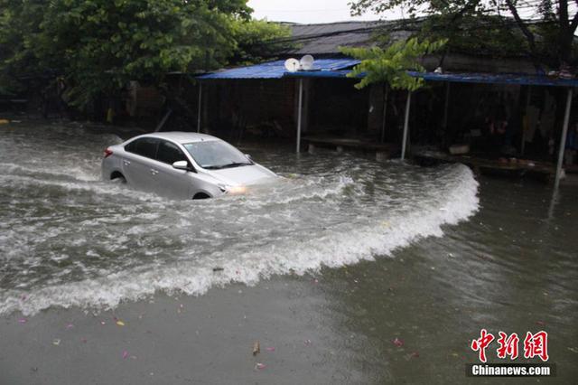 广西多地暴雨成灾 未来两天雨势更强