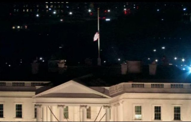曼德拉逝世 美国白宫和公共建筑降半旗志哀