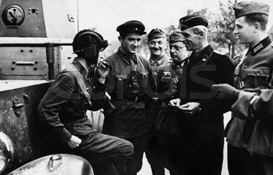 1939年,苏德军队在波兰"会师"