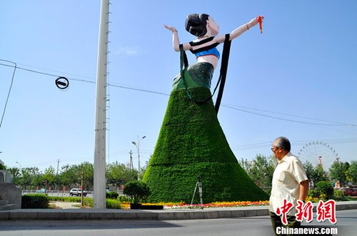 ��³ľ�뽨18�׸߷���Ů���� ���ѳ��β�̫��