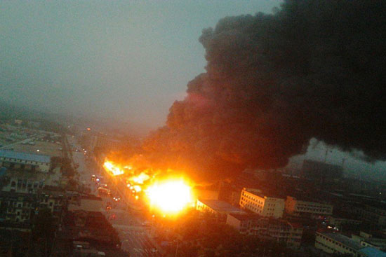长沙旺旺食品厂发生大火 记者采访遭围殴