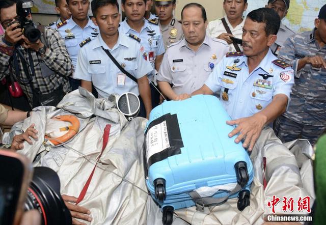 印尼警察总长：乘客手机信号帮助寻找失联客机
