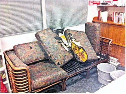 香港社民连主席立法会办公室失火 疑抽烟肇祸