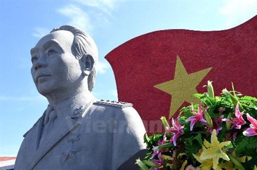 越南在侵占的中国南沙群岛修建武元甲公园