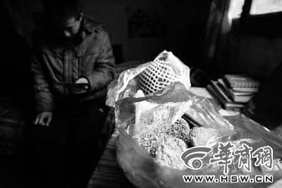 男子刺死女友请媒体见证自首 曾性侵尸体