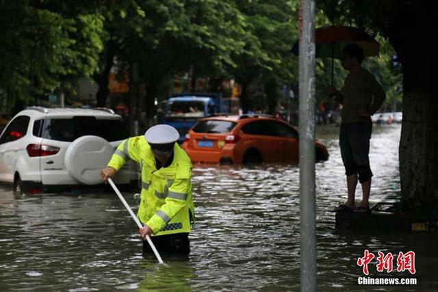 广西多地暴雨成灾 未来两天雨势更强