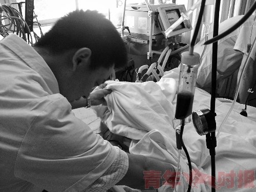 温州动车出轨 聚会医生放下茶杯紧急上岗(图)