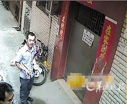 “淡定哥”偷东西如搬家 网友发帖通缉(组图)