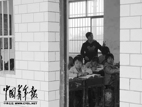 湖南邵东“富县穷师” 绩效工资逼乡村教师逃离